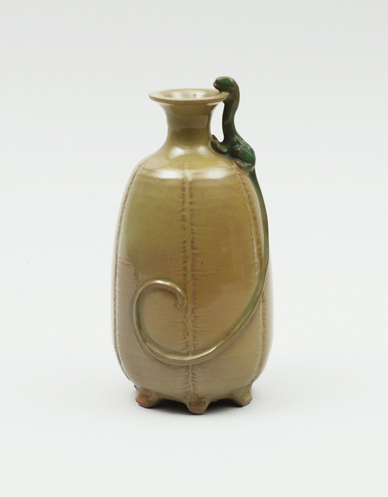 Rhead Pottery - Vase with a lizard, designed and executed by Frederick Hurten Rhead. Glazed earthenware.