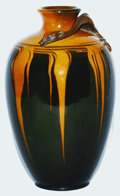 Shirayamadani vase with electroplated dragon