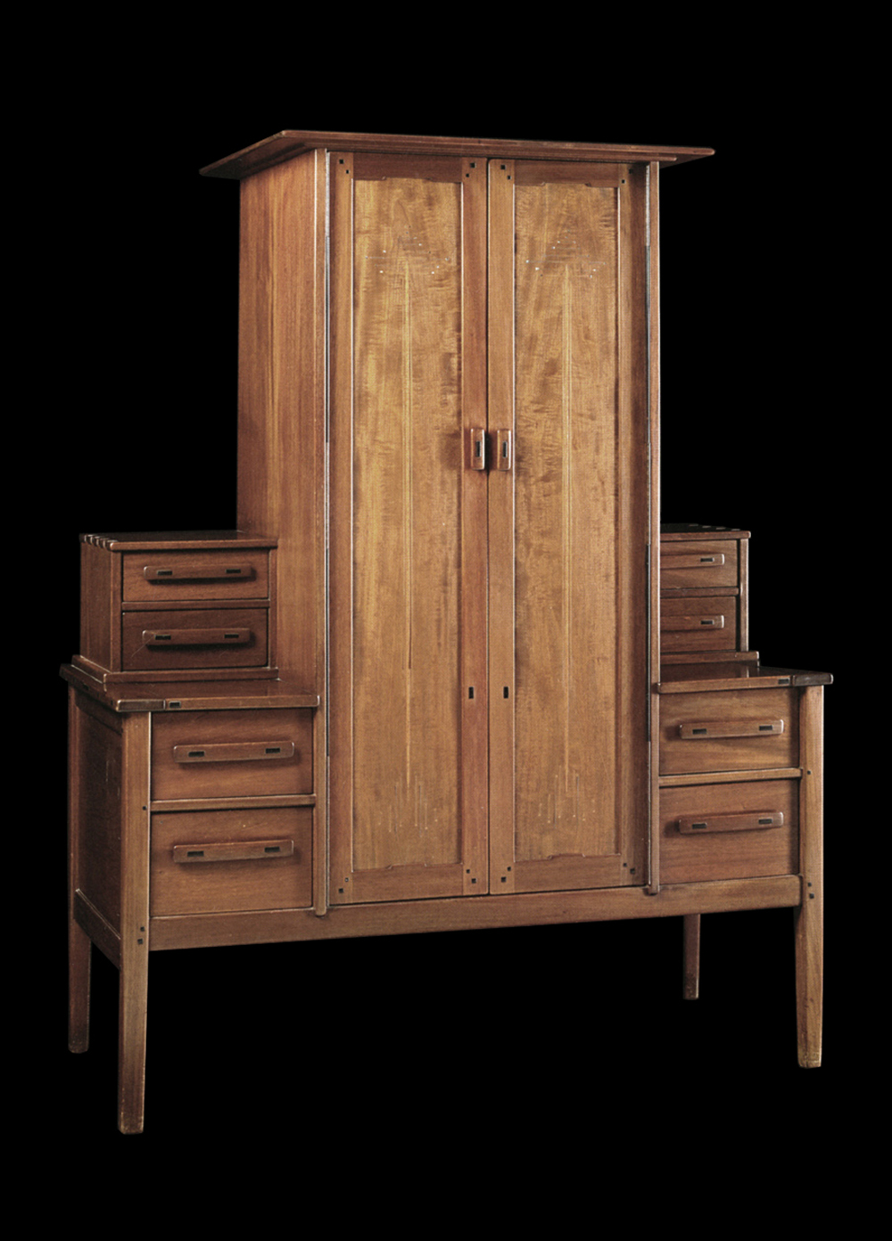 Greene & Greene, chiffonier, circa 1908, produced in the workshop of John and Peter Hall, Pasadena, Calif.