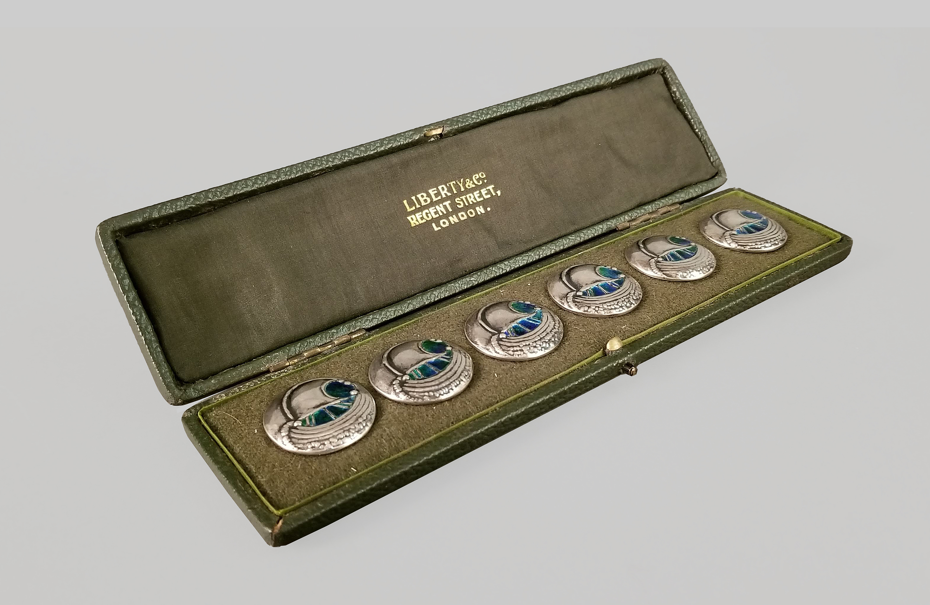 Fig. 1 - Attributed to A.H. Jones, Buttons with galleons and box, 1907, sterling silver and enamel, TRRF Collection.