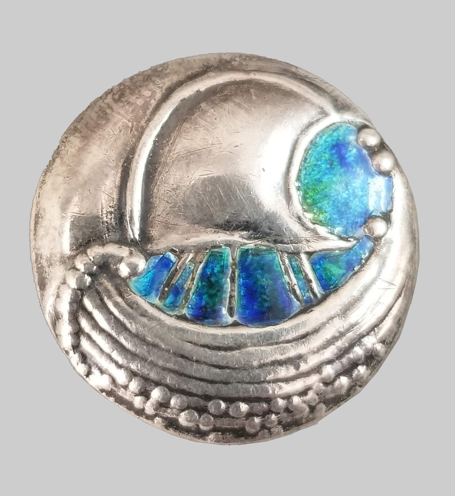 Fig. 6 - Attributed to A.H. Jones, Detail of buttons with galleons, 1907, sterling silver and enamel, TRRF Collection.