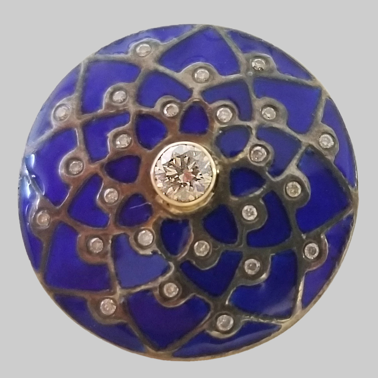 Fig. 7b - Unknown maker, Buttons with flower heads, 1880-1920, sterling silver, gold, diamonds, enamel, TRRF Collection.