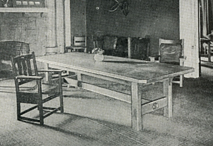 Interior view of the Onondaga Golf Club in Syracuse, NY, with a No. 2576 Spanish Arm Chair prominently in view. The Craftsman 1 (October 1901), plate following p. iv. TRRF Collection